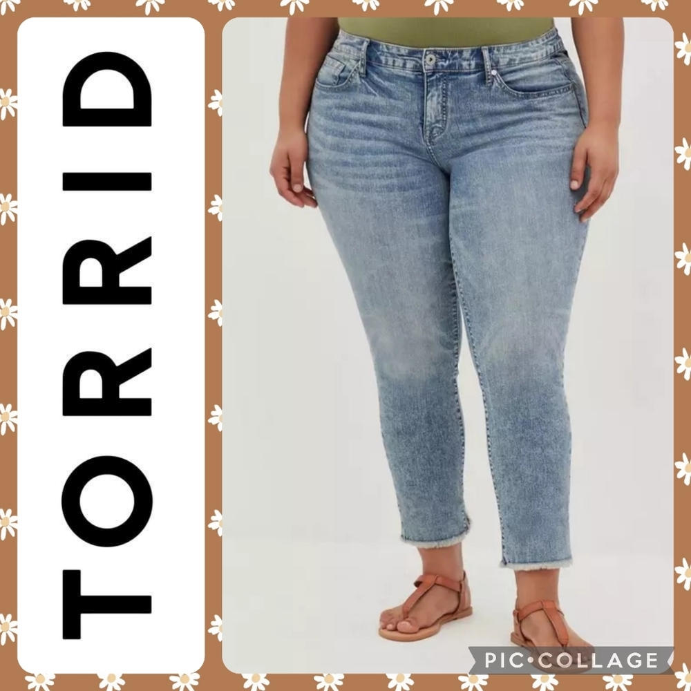 Torrid size 10 Crop Boyfriend Straight Vintage Stretch Mid-Rise Jean – Burnout